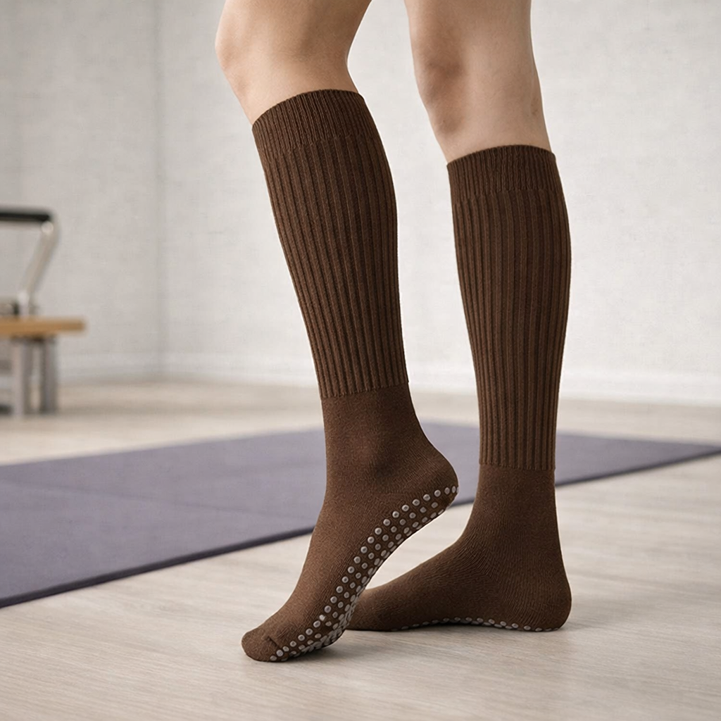 Women’s Knee-High Pilates Socks with Non-Slip Grip